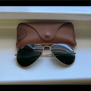 Aviator ray bans.